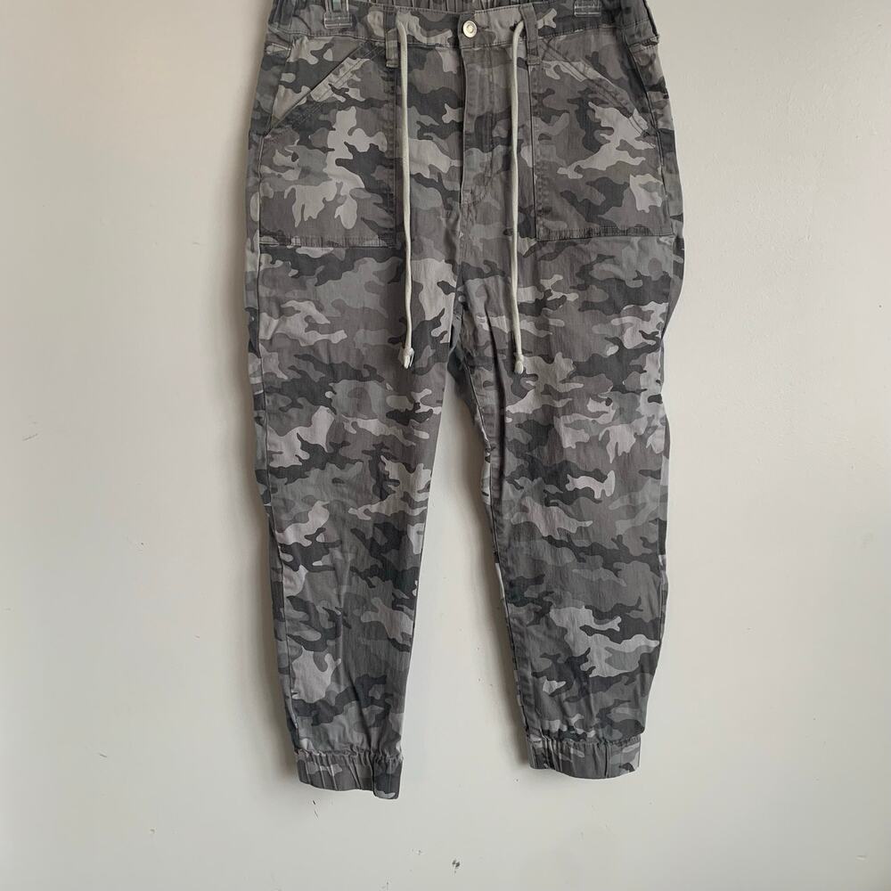 omen’s Gray Camo Jogger Cargo Pants – Utility Pockets, Streetwear